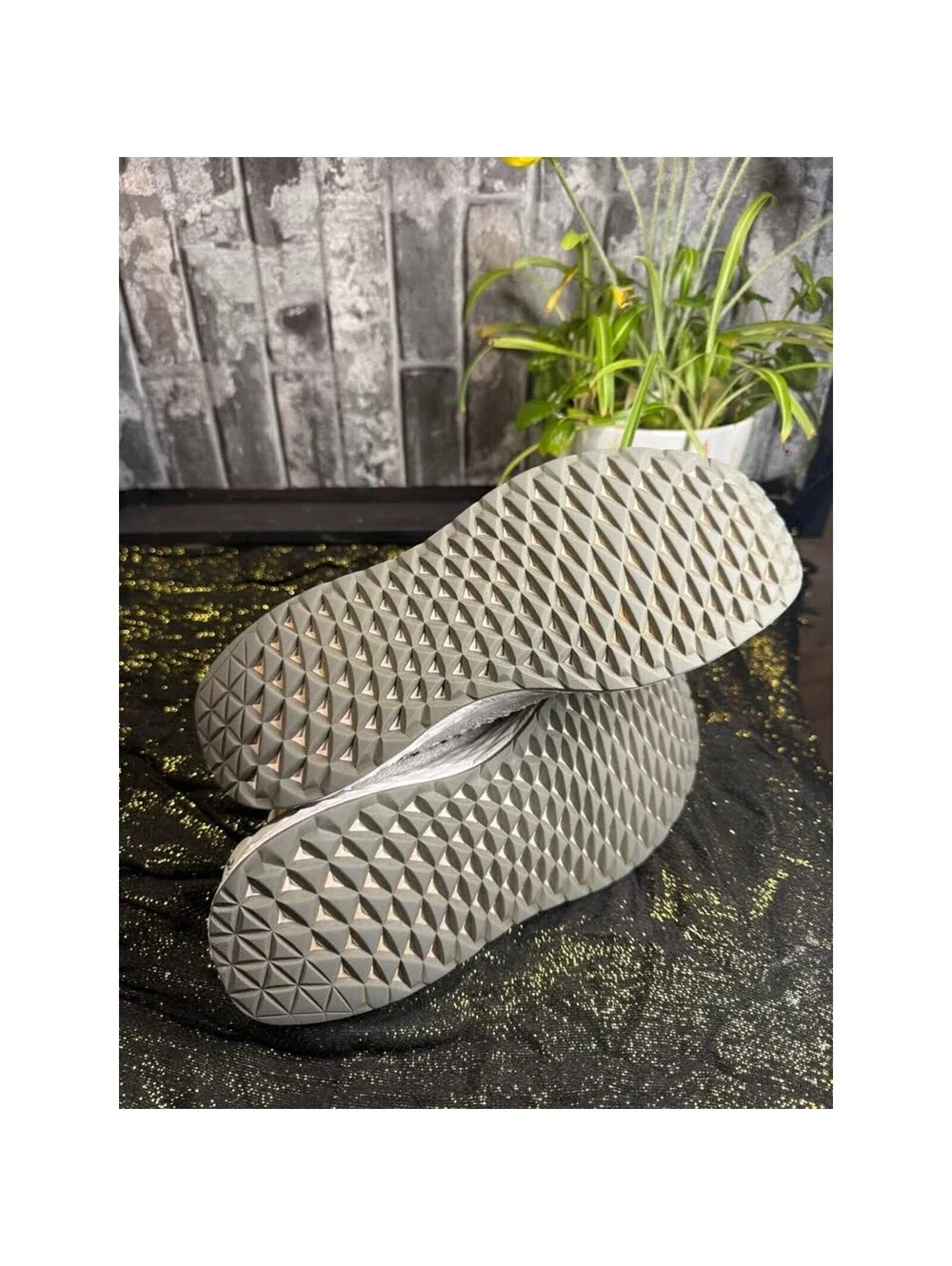 NOBULL Knit Runner Training Shoes - Heather Grey / White (Size 8m /women 9.5)